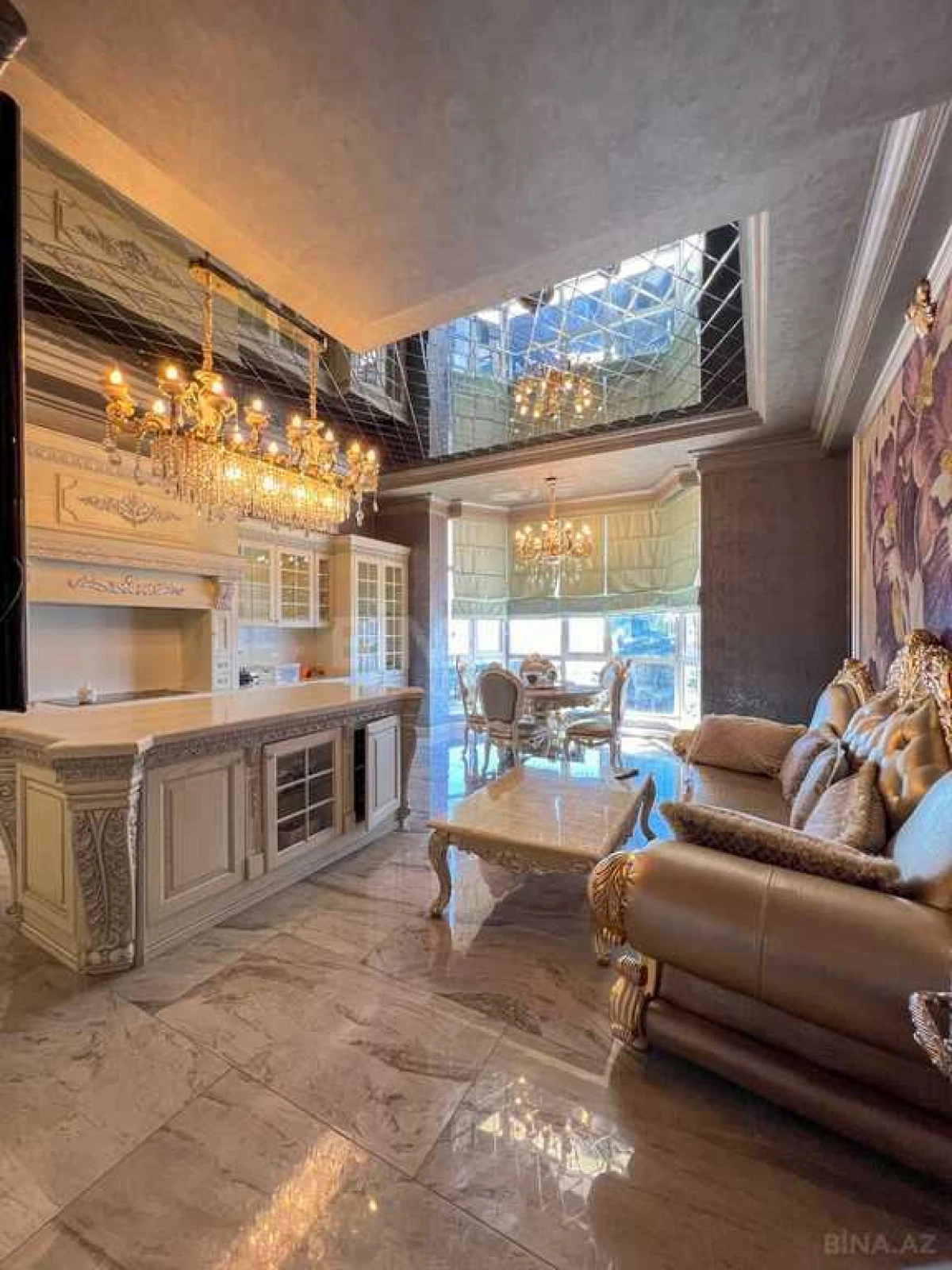 Satılır 4 otaqlı mənzil 244 m²