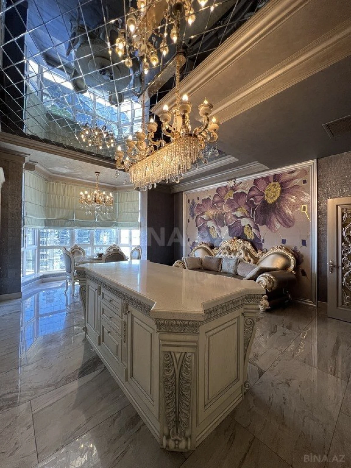 Satılır 4 otaqlı mənzil 244 m²