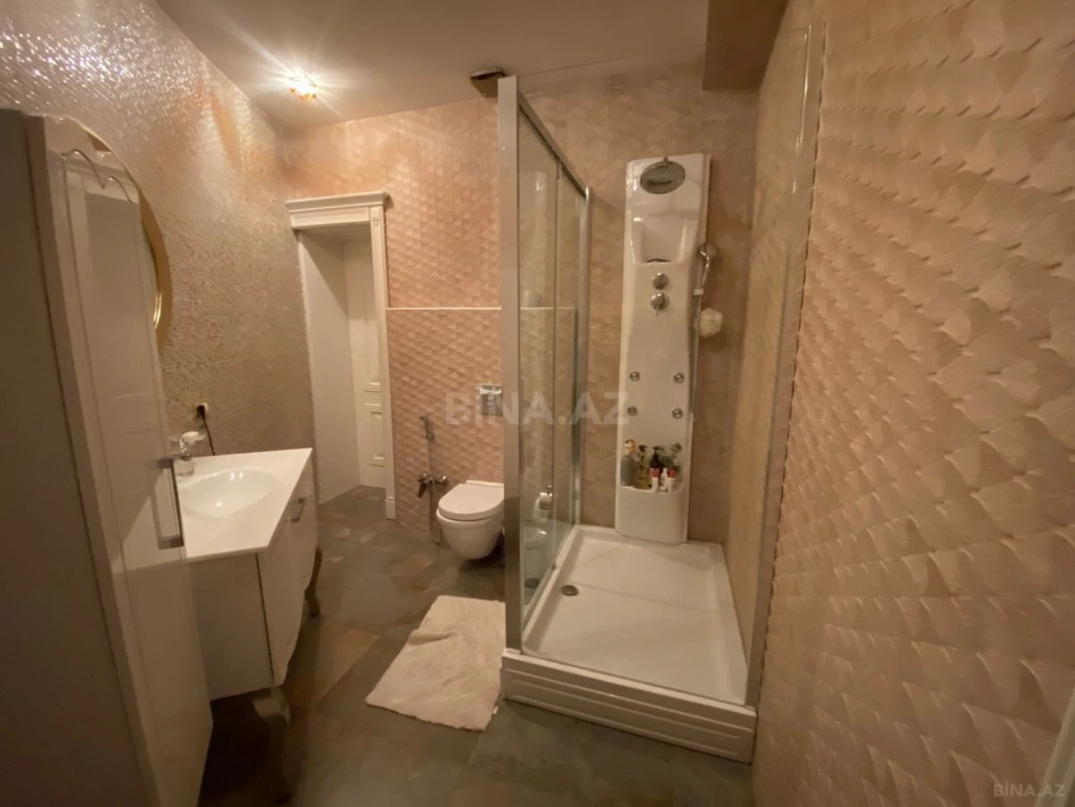 Satılır 4 otaqlı mənzil 215 m²