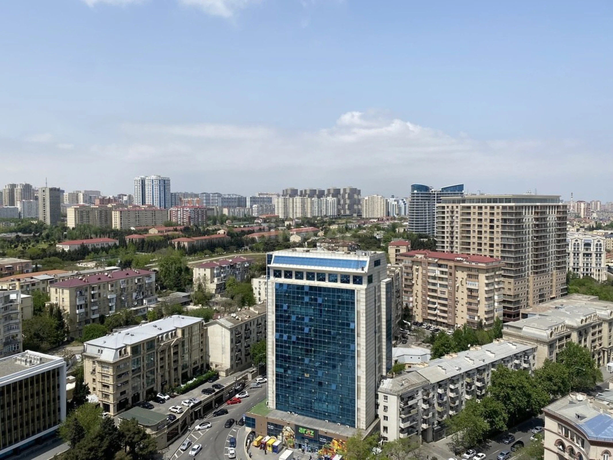 Satılır 4 otaqlı mənzil 215 m²