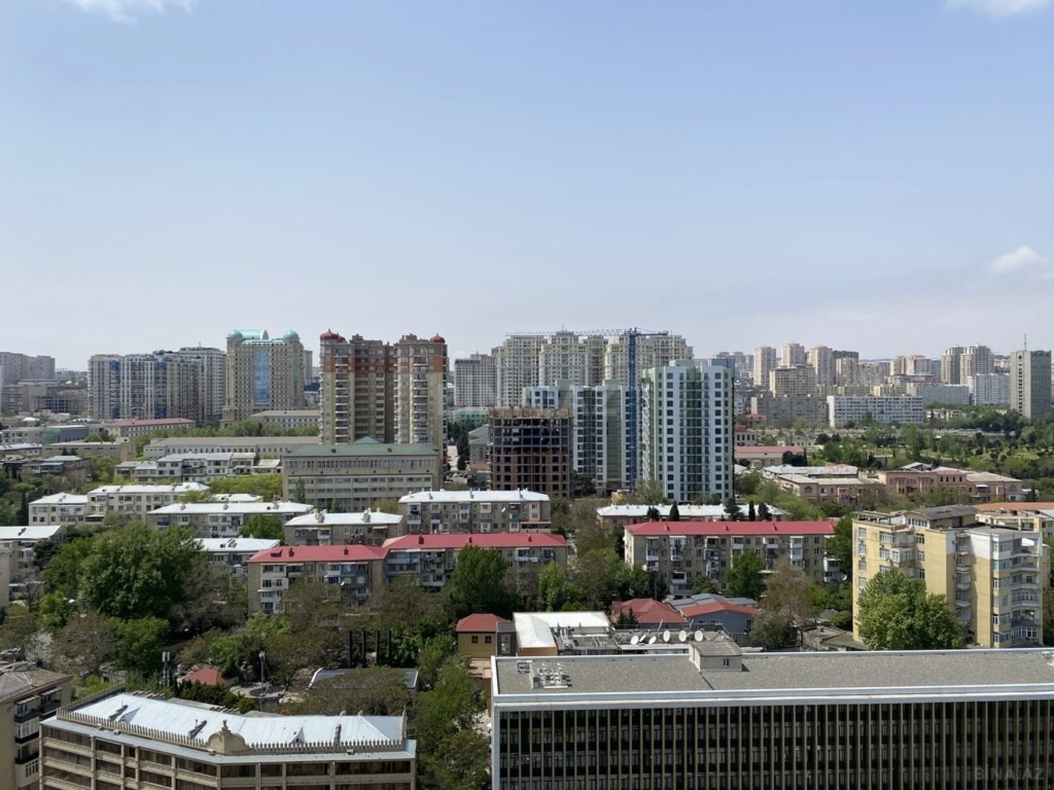 Satılır 4 otaqlı mənzil 215 m²