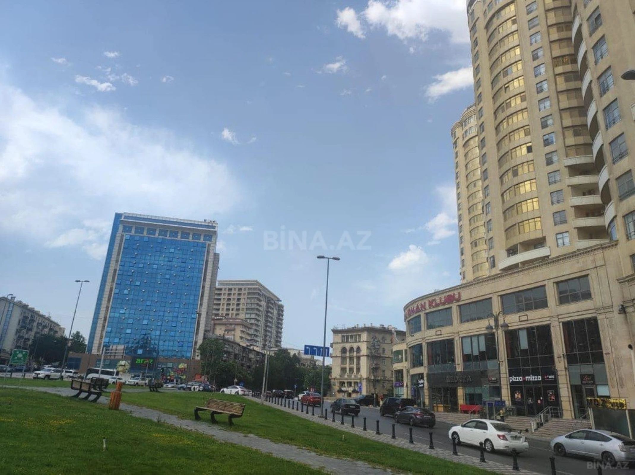 Satılır 4 otaqlı mənzil 215 m²