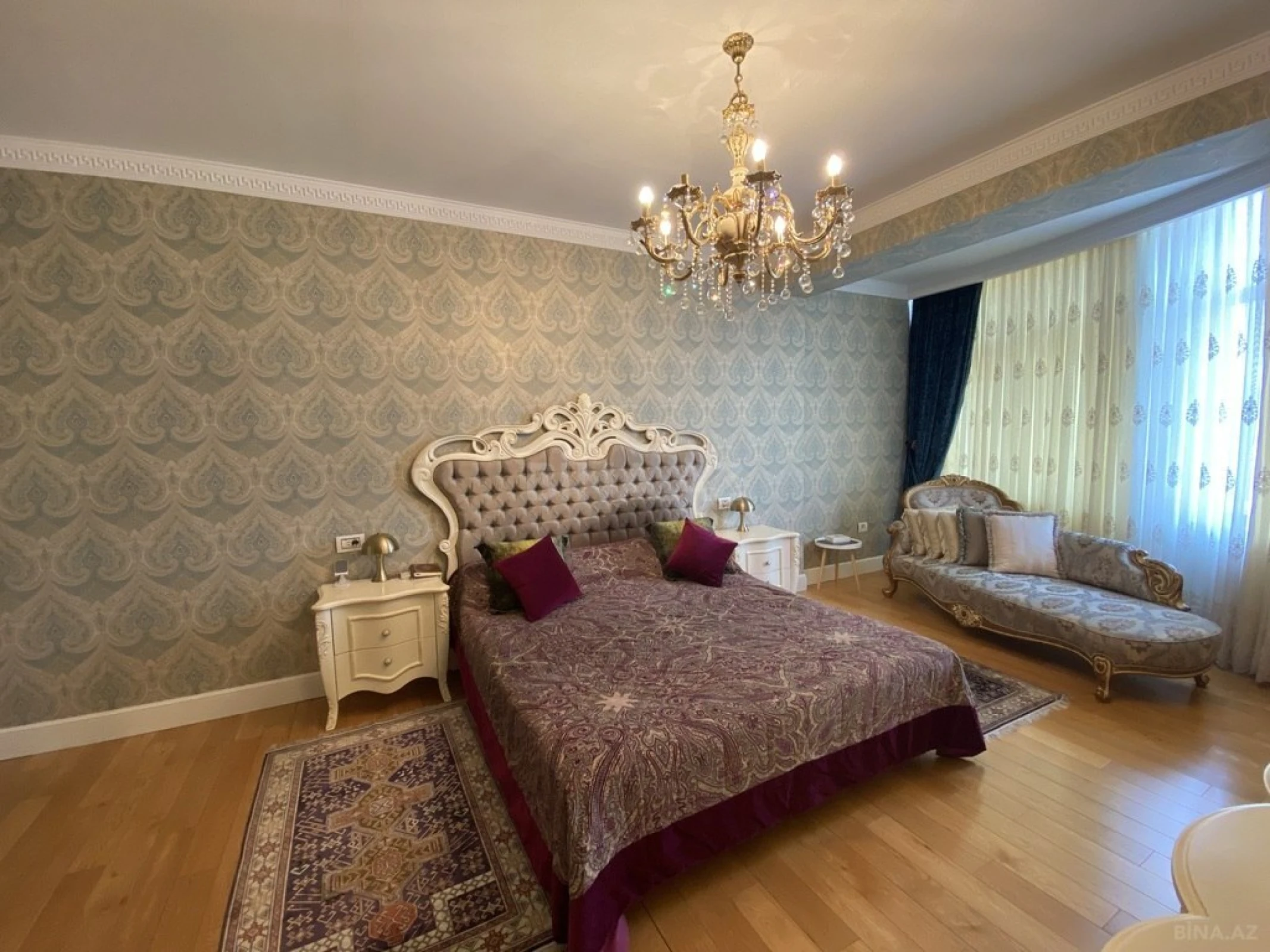 Satılır 4 otaqlı mənzil 215 m²