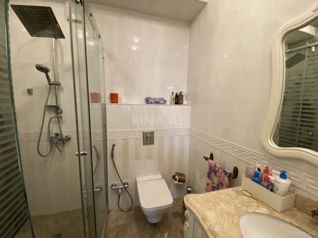 Satılır 4 otaqlı mənzil 215 m²