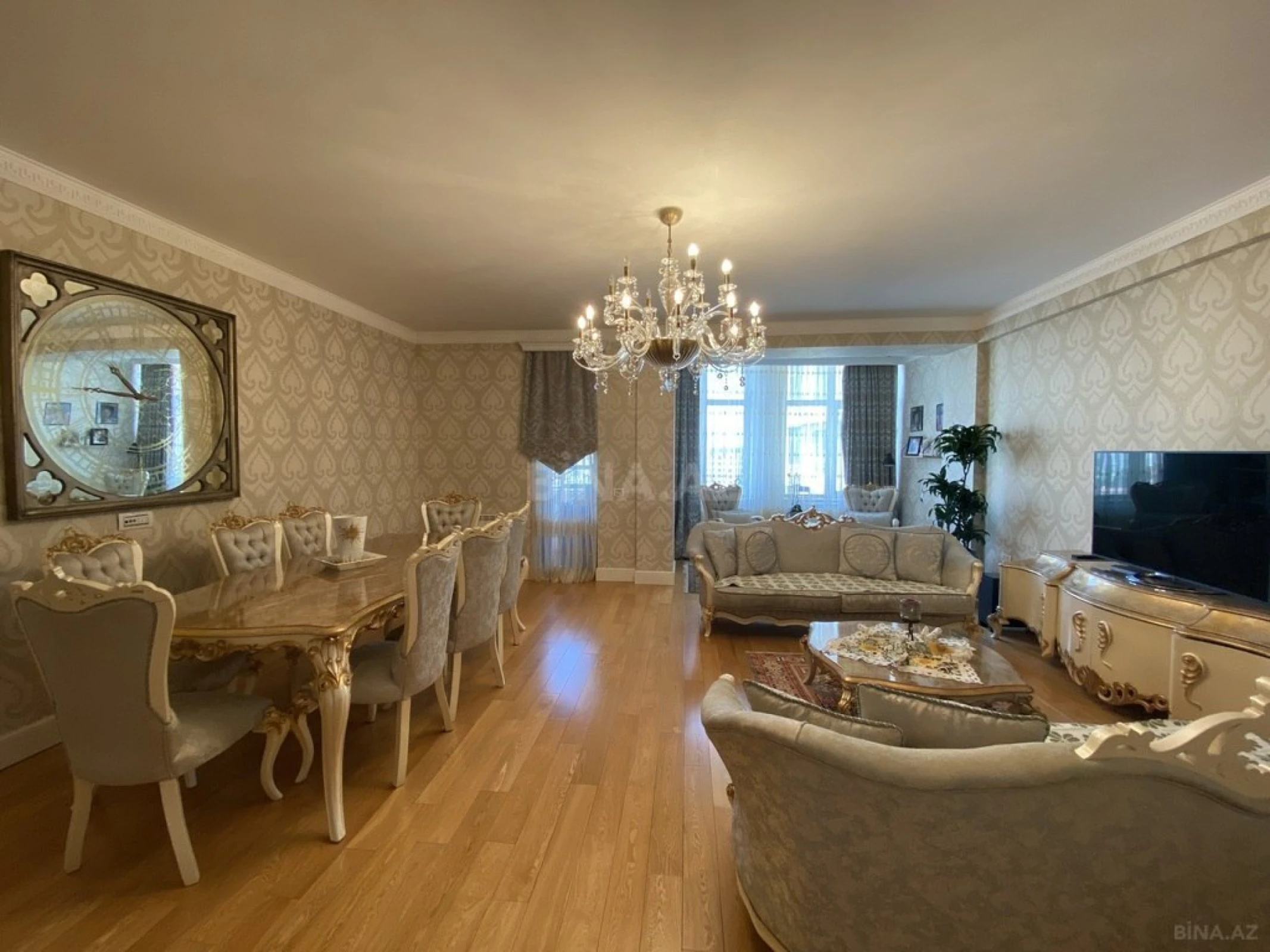 Satılır 4 otaqlı mənzil 215 m²