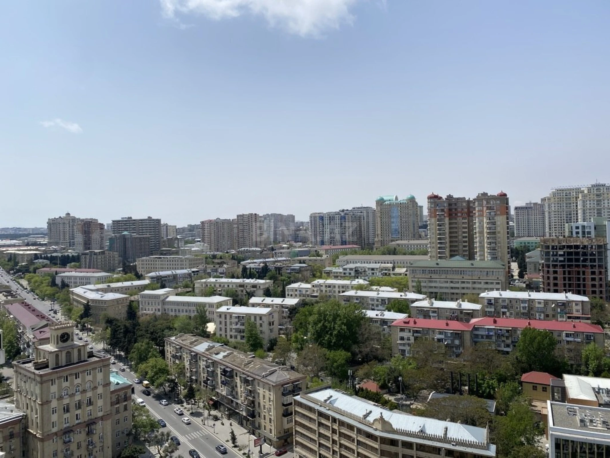 Satılır 4 otaqlı mənzil 215 m²