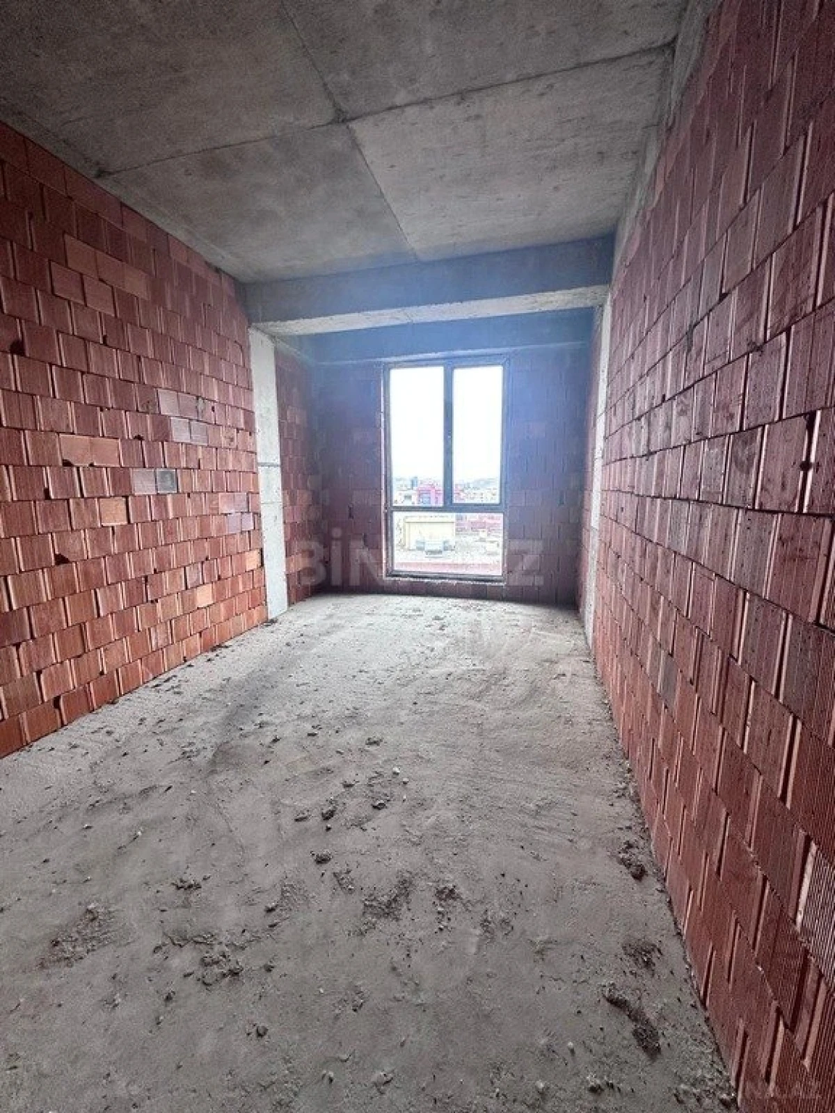 Satılır 2 otaqlı mənzil 96 m²