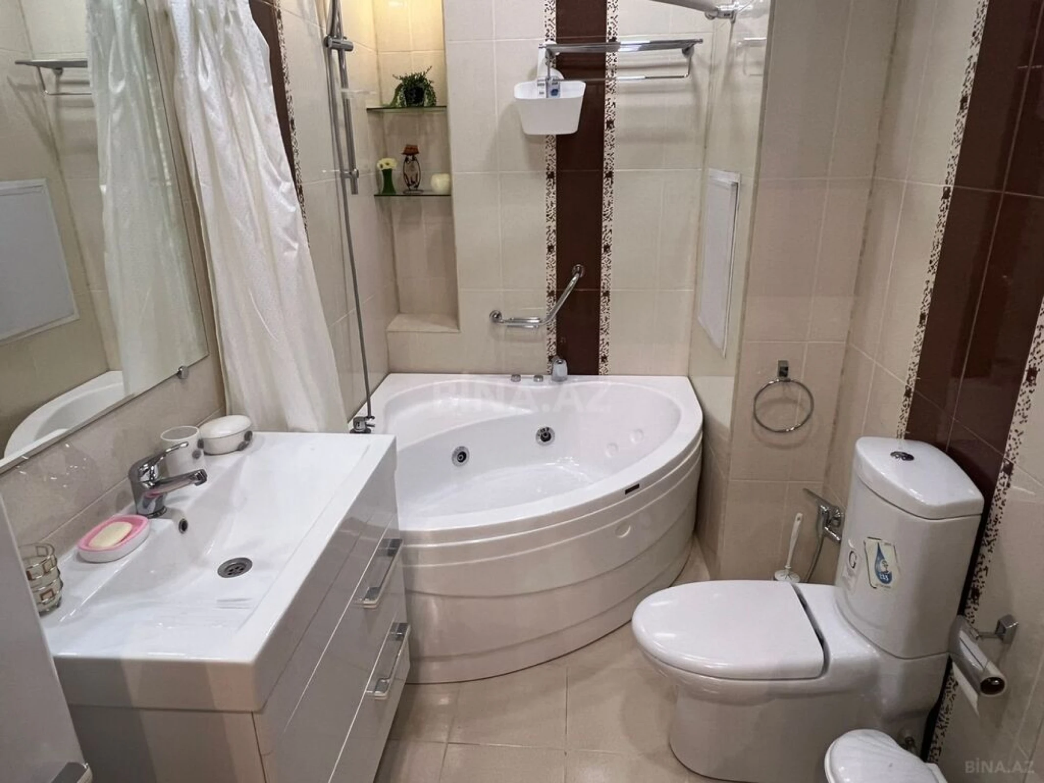 Kirayə verilir 2 otaqlı mənzil 92 m²