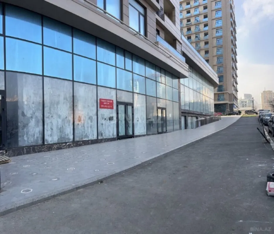 Satılır obyekt 211 m²