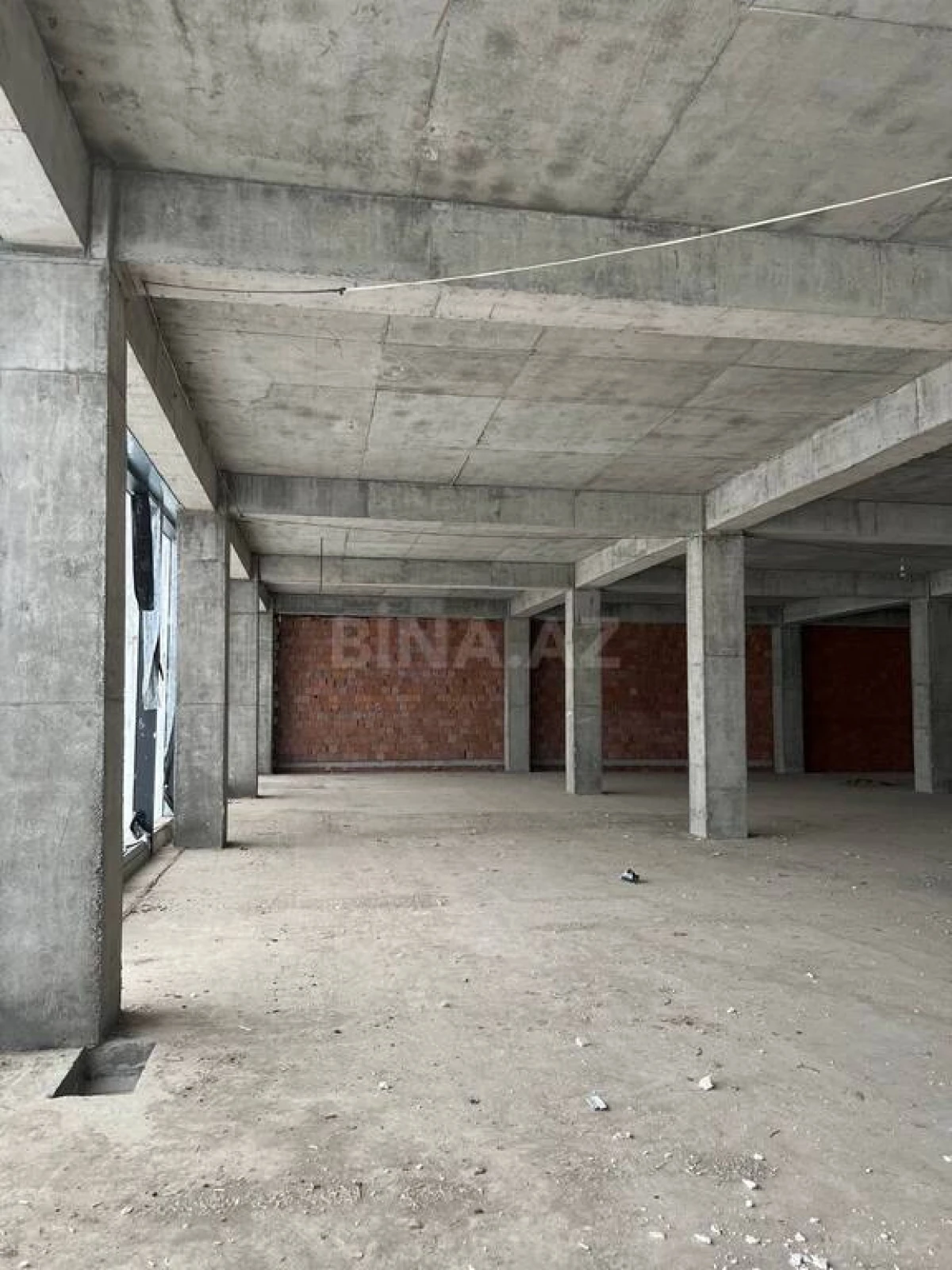 Satılır obyekt 211 m²