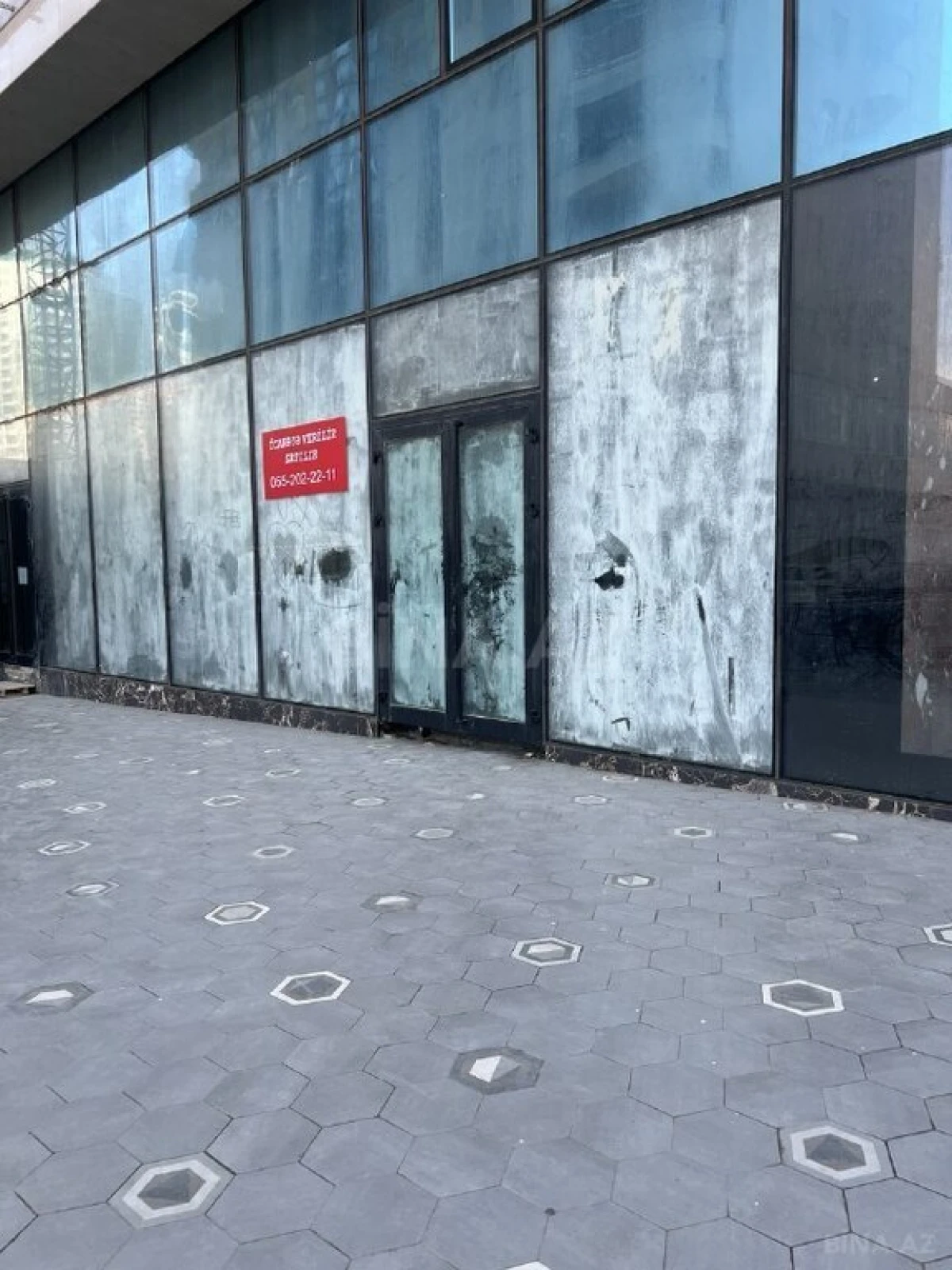 Satılır obyekt 300 m²