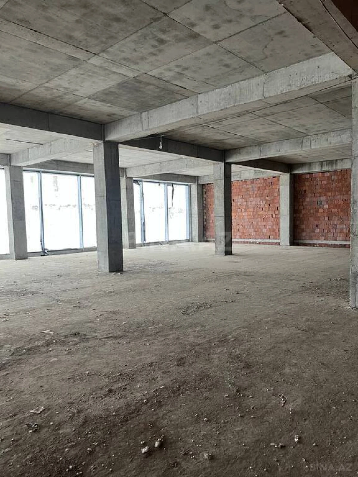 Satılır obyekt 700 m²