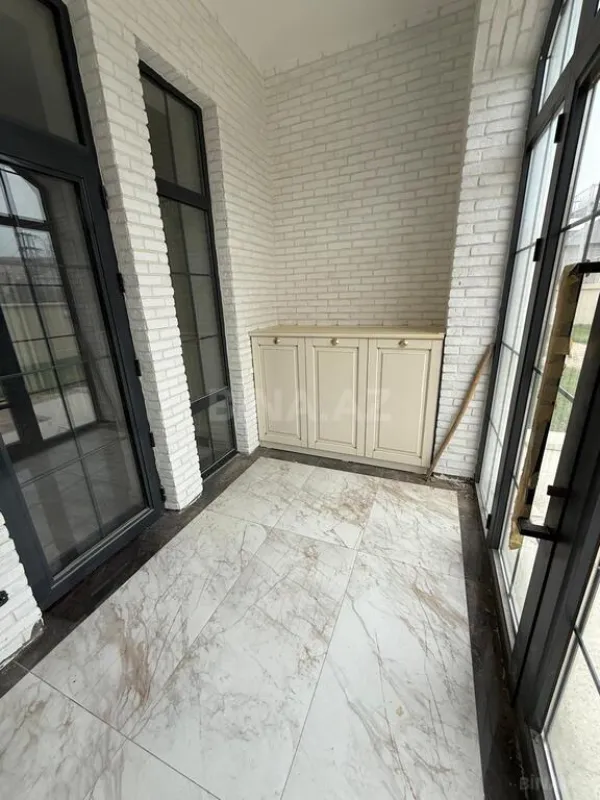 Satılır 7 otaqlı həyət evi 700 m²