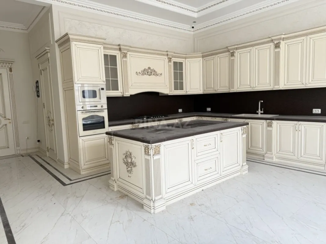 Satılır 7 otaqlı həyət evi 700 m²