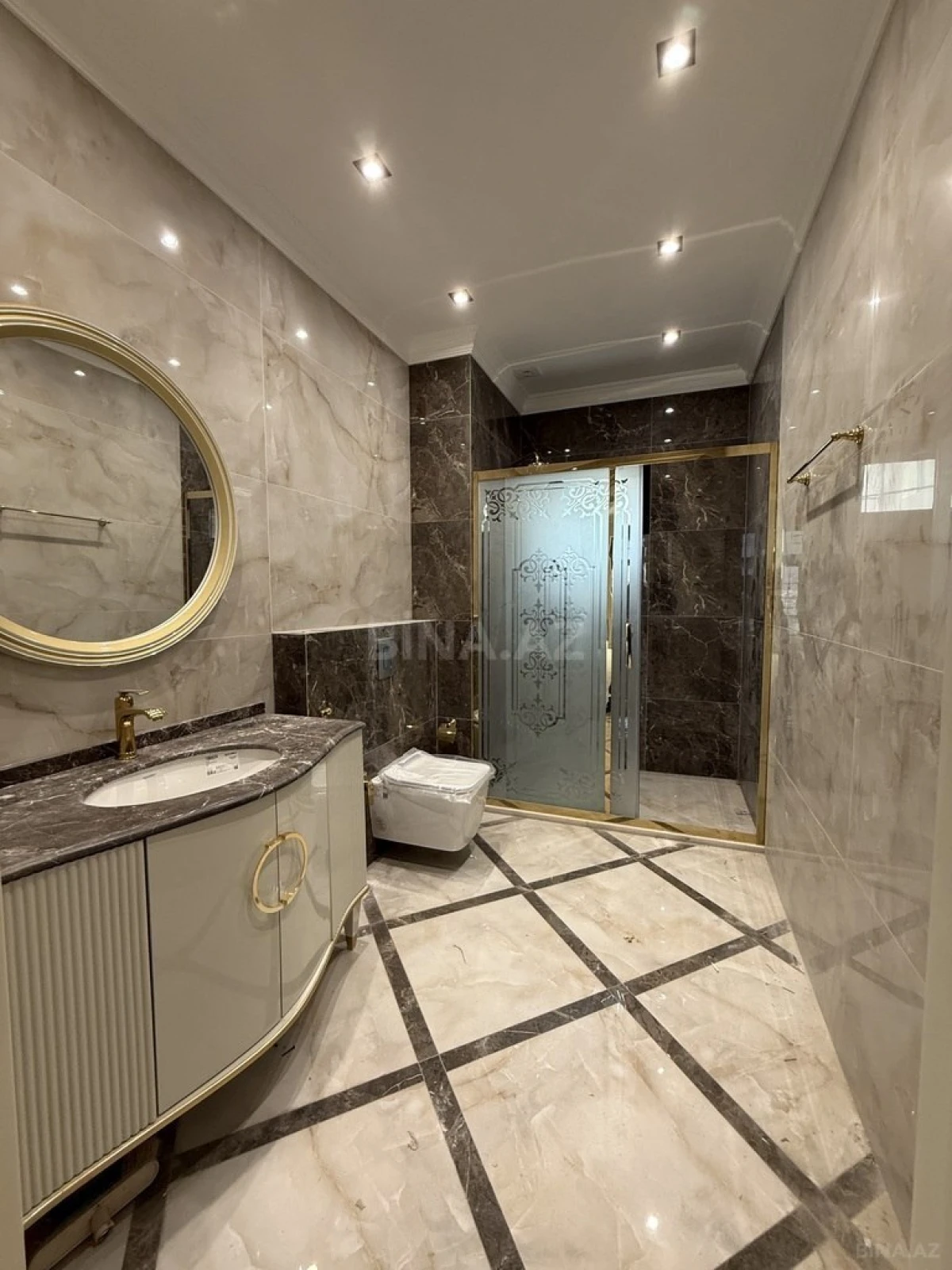 Satılır 7 otaqlı həyət evi 700 m²