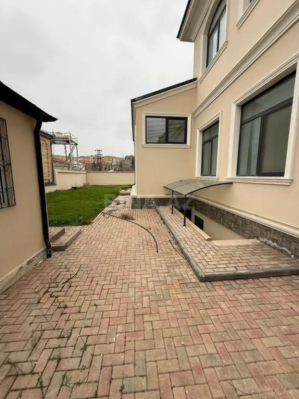 Satılır 7 otaqlı həyət evi 700 m²