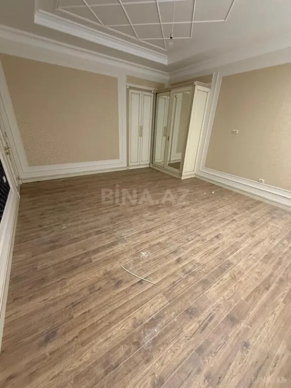 Satılır 7 otaqlı həyət evi 700 m²