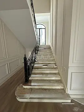 Satılır 7 otaqlı həyət evi 700 m²