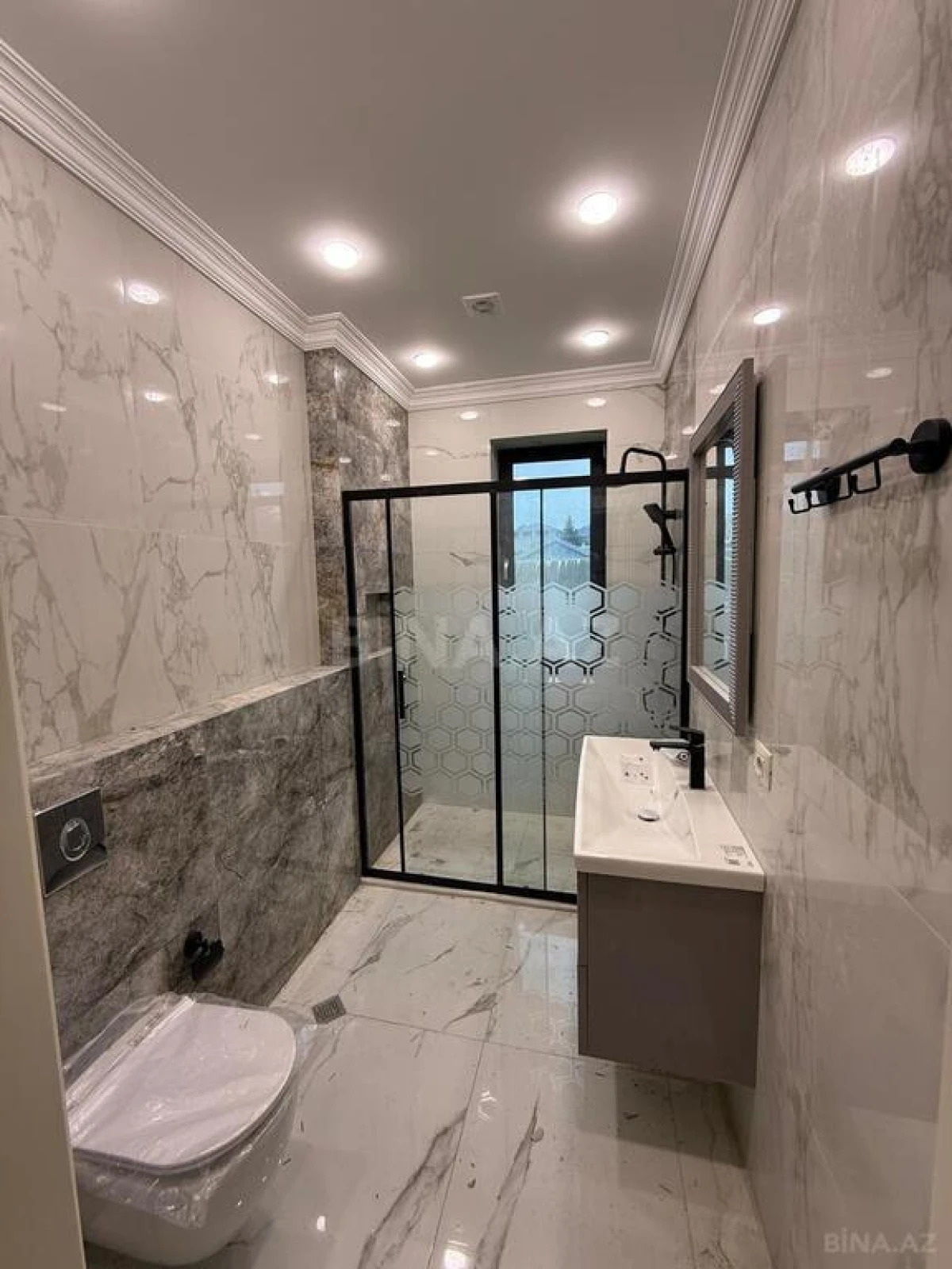 Satılır 7 otaqlı həyət evi 700 m²