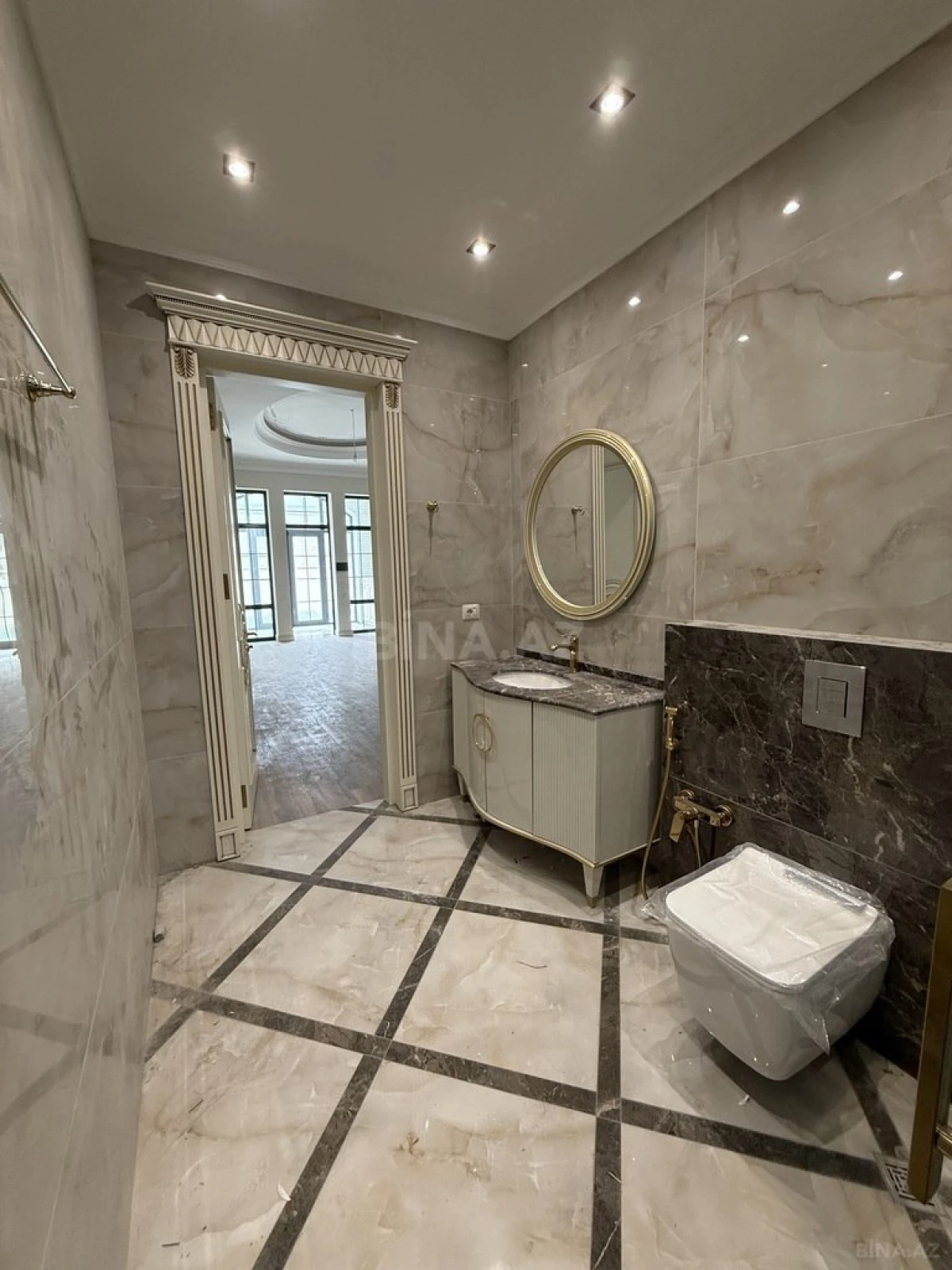 Satılır 7 otaqlı həyət evi 700 m²