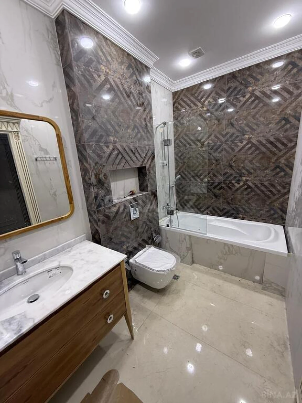 Satılır 7 otaqlı həyət evi 700 m²