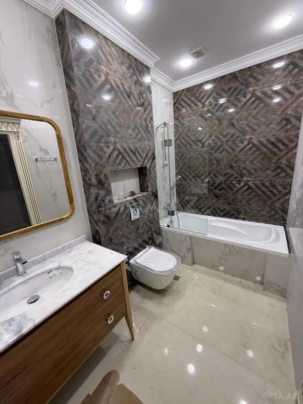 Satılır 7 otaqlı həyət evi 700 m²