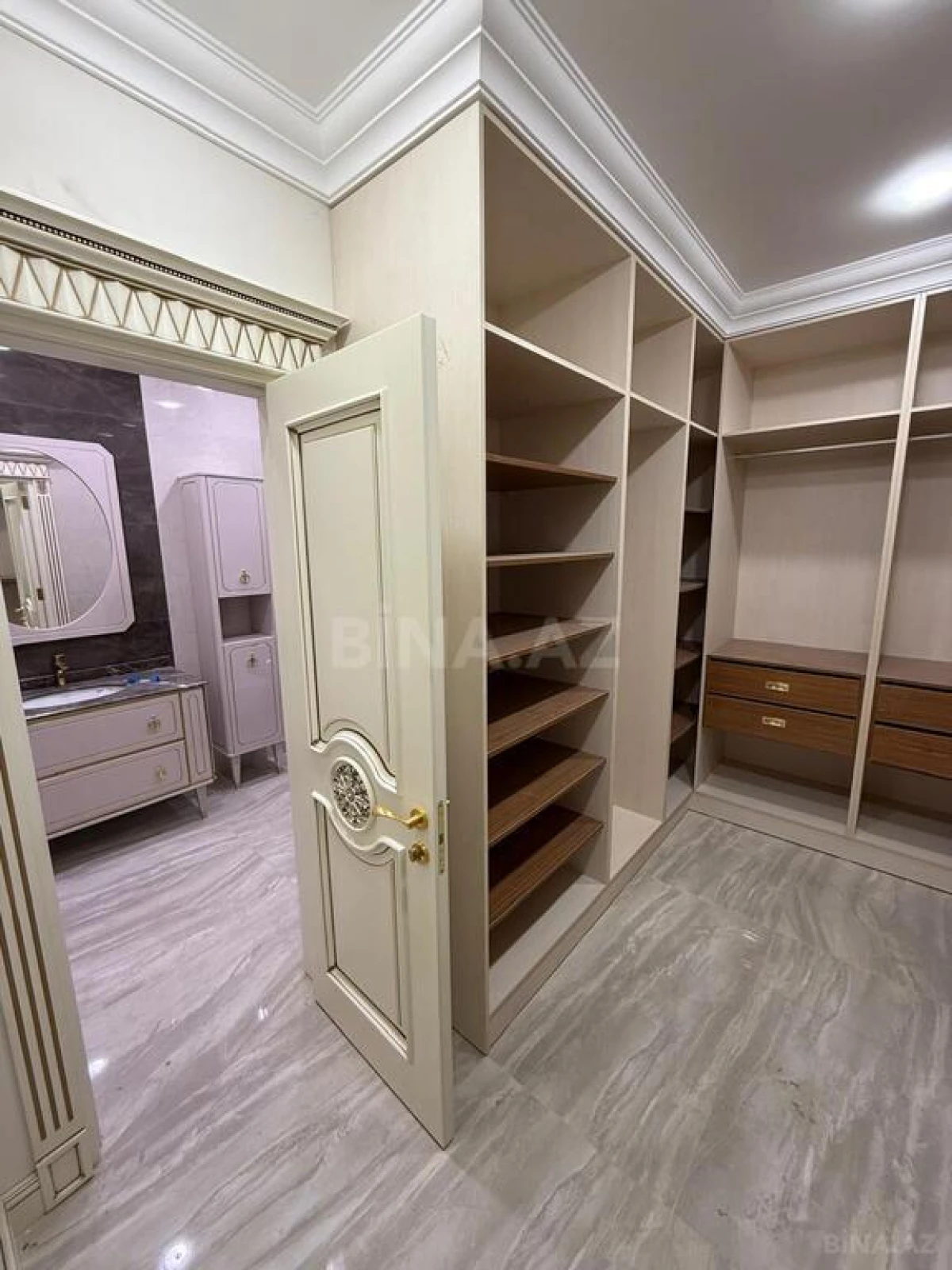 Satılır 7 otaqlı həyət evi 700 m²