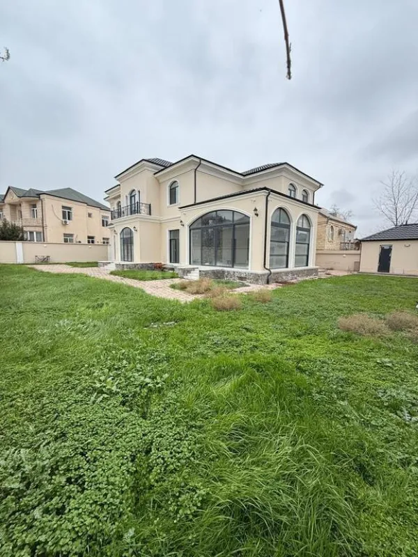 Satılır 7 otaqlı həyət evi 700 m²