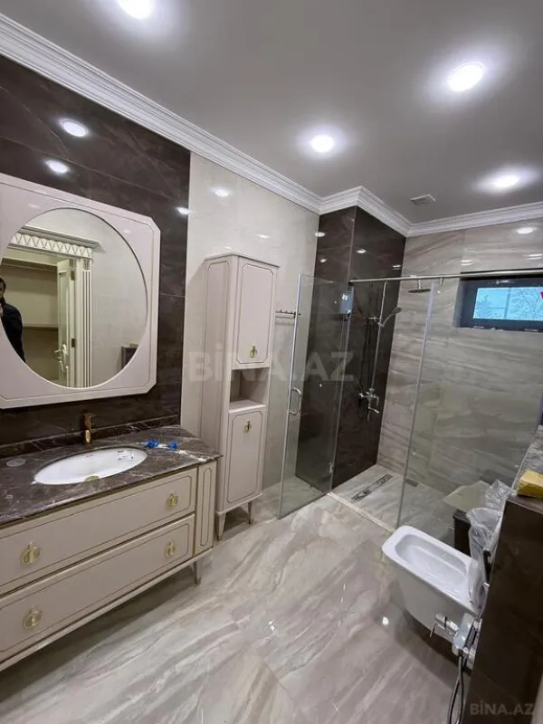 Satılır 7 otaqlı həyət evi 700 m²