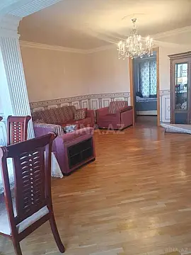 Satılır 4 otaqlı mənzil 150 m²