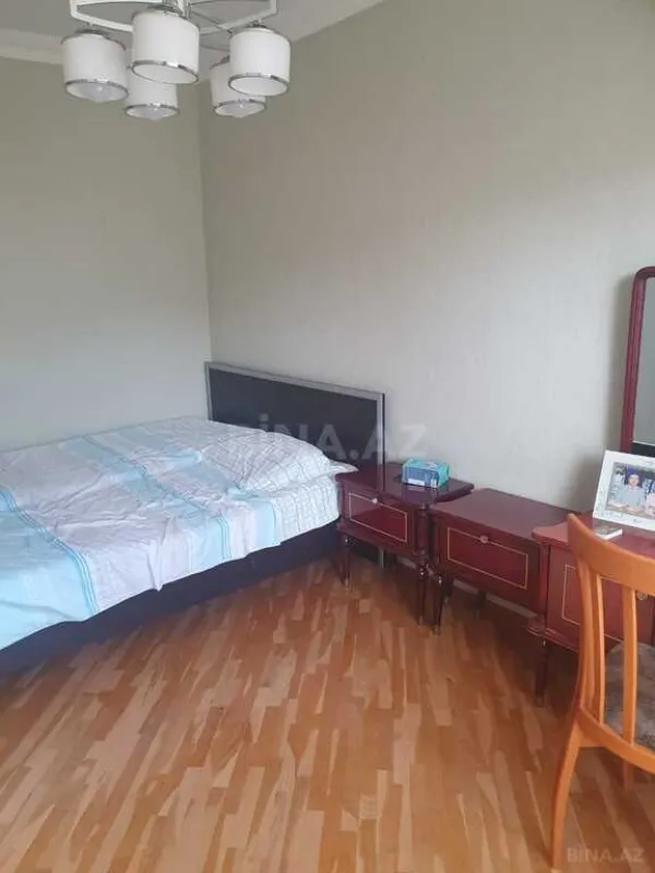 Satılır 4 otaqlı mənzil 150 m²