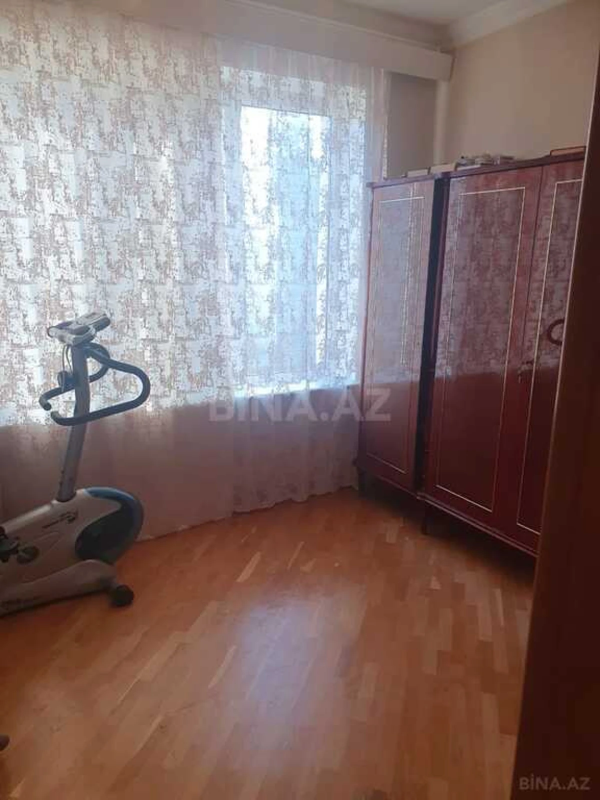 Satılır 4 otaqlı mənzil 150 m²