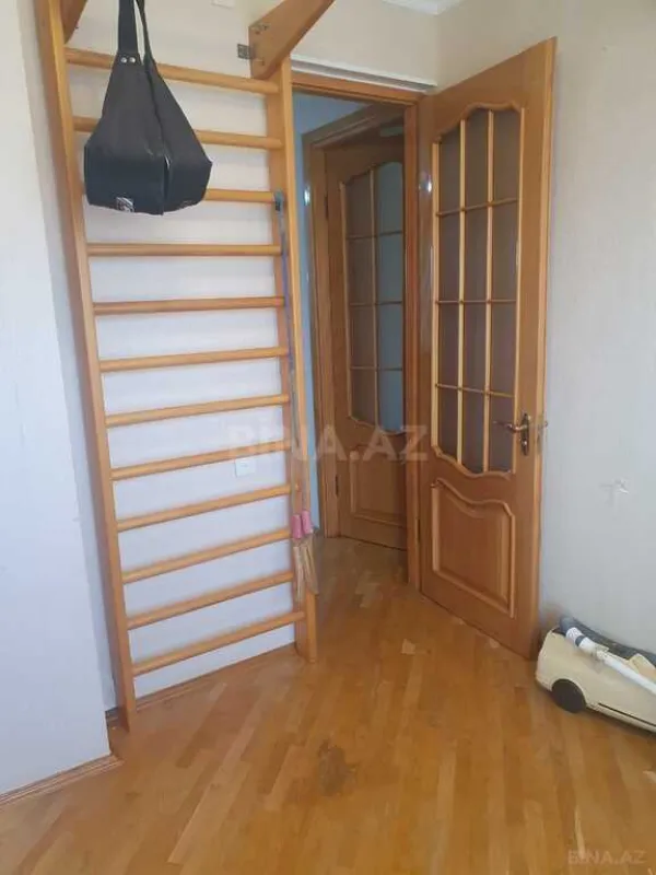 Satılır 4 otaqlı mənzil 150 m²