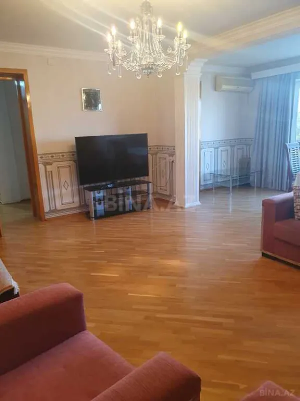 Satılır 4 otaqlı mənzil 150 m²