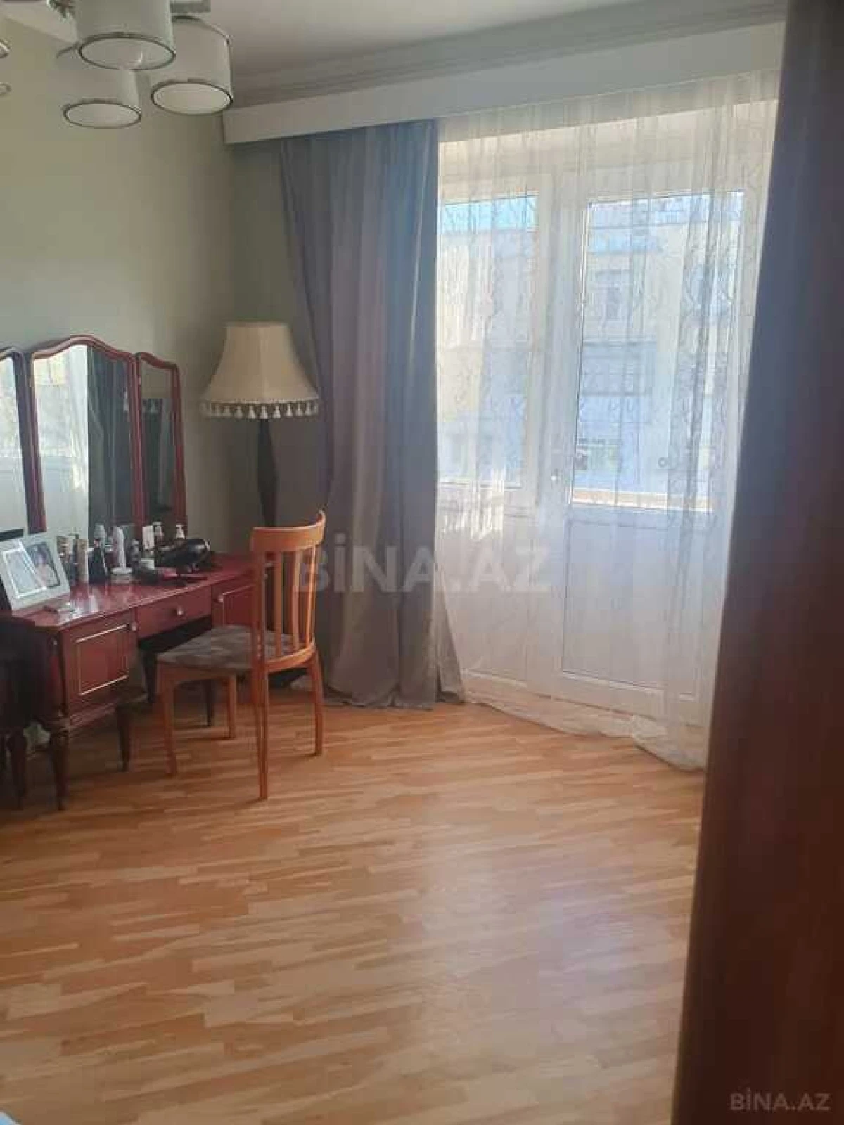 Satılır 4 otaqlı mənzil 150 m²