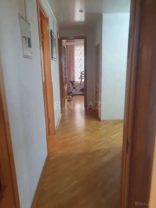 Satılır 4 otaqlı mənzil 150 m²