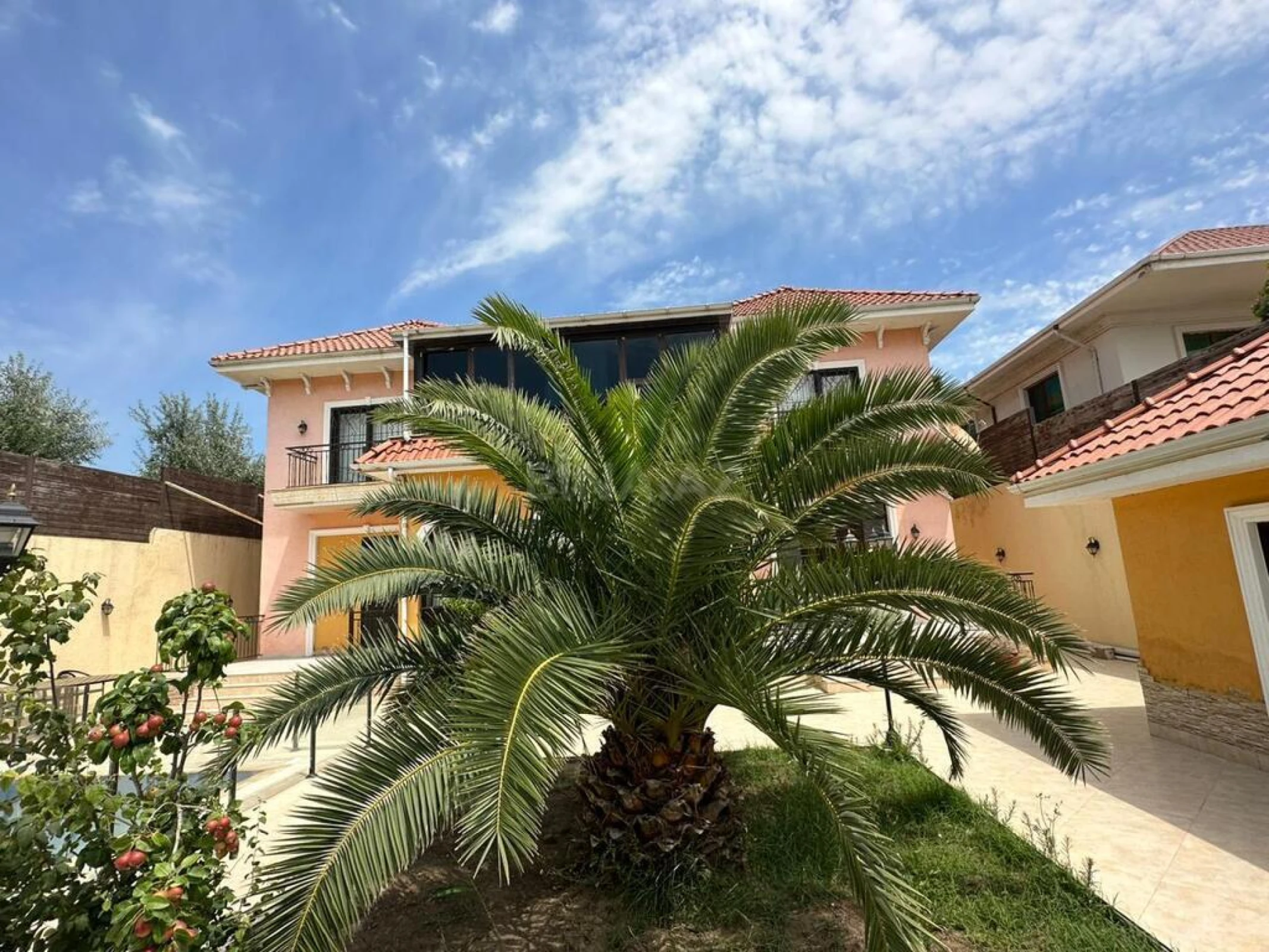 Kirayə verilir 5 otaqlı həyət evi 360 m²