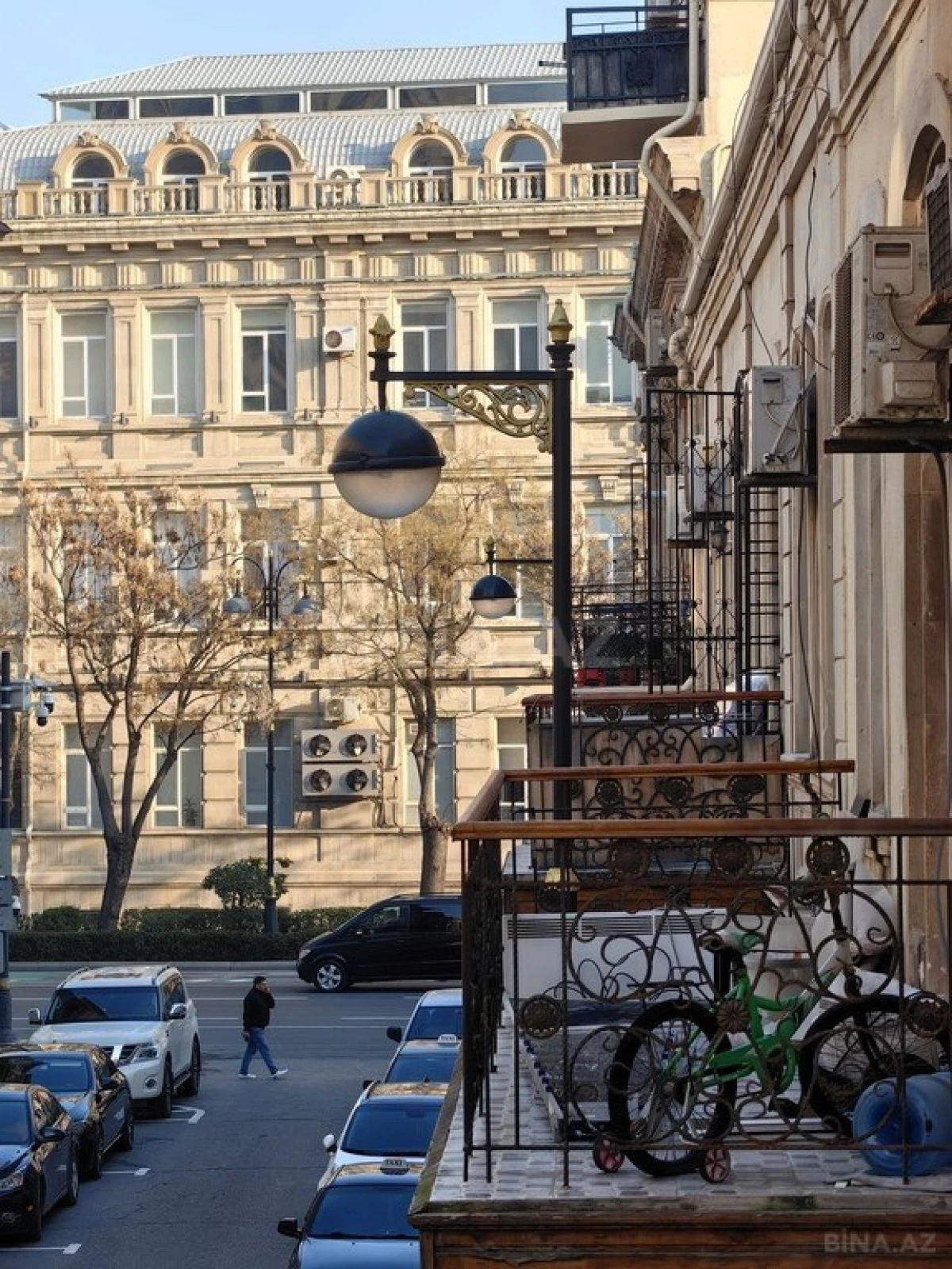 Satılır 4 otaqlı mənzil 185 m²