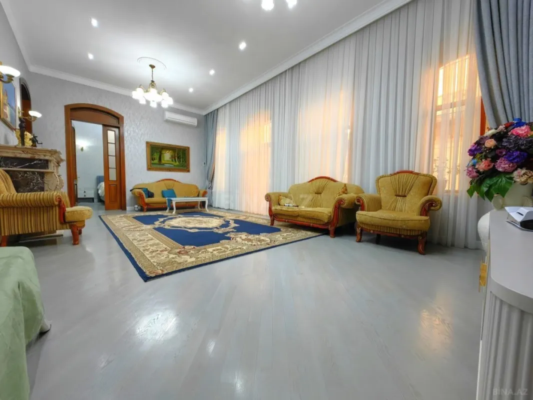 Satılır 4 otaqlı mənzil 185 m²