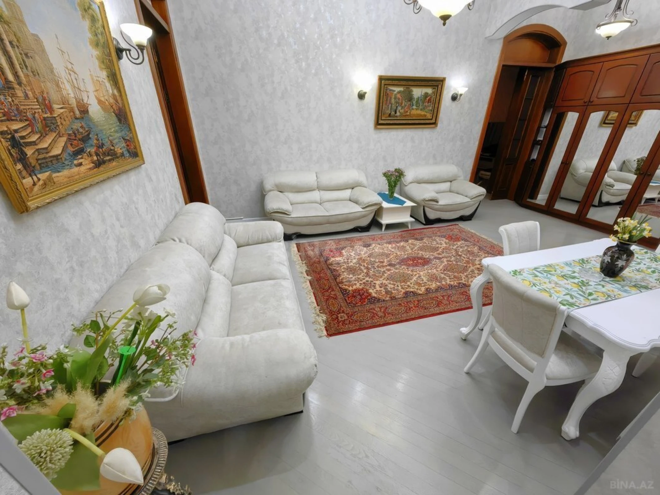 Satılır 4 otaqlı mənzil 185 m²