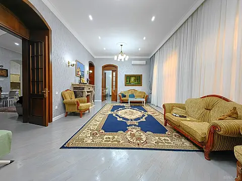 Satılır 4 otaqlı mənzil 185 m²