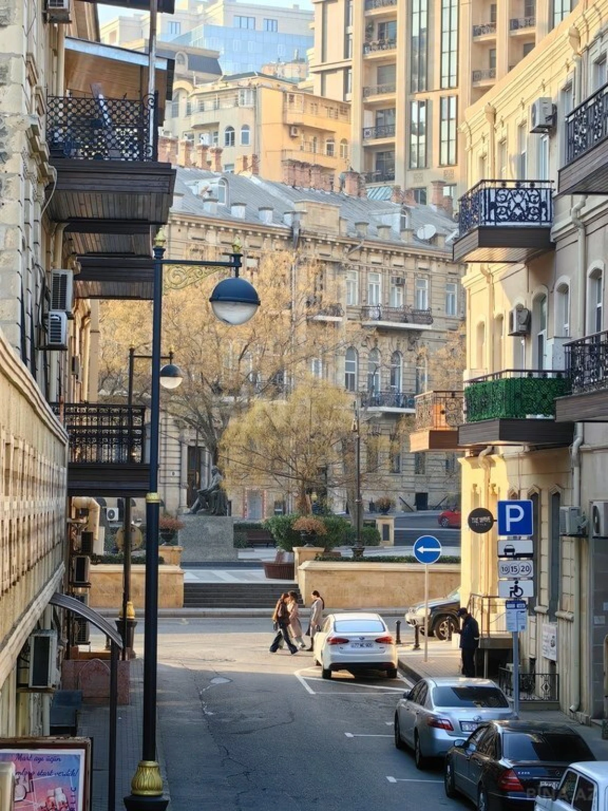 Satılır 4 otaqlı mənzil 185 m²