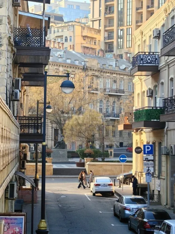 Satılır 4 otaqlı mənzil 185 m²