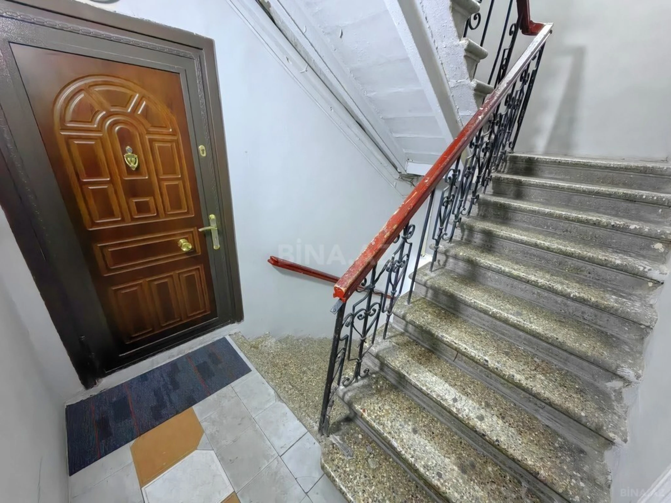 Satılır 4 otaqlı mənzil 185 m²