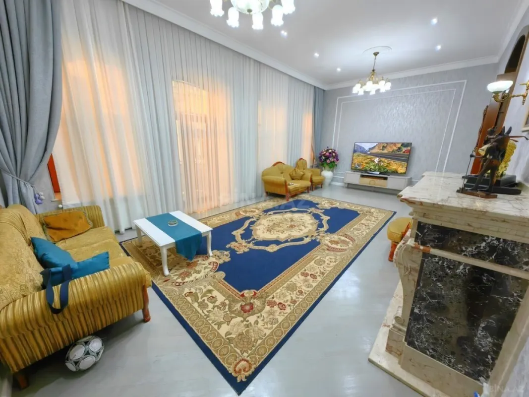 Satılır 4 otaqlı mənzil 185 m²