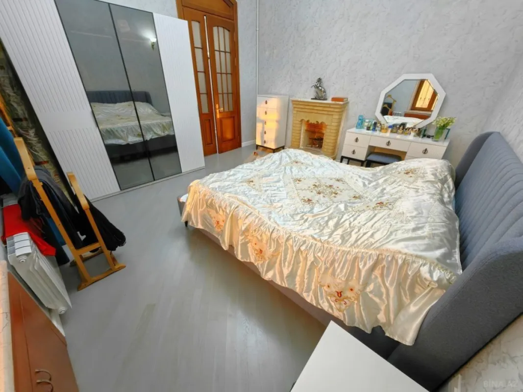 Satılır 4 otaqlı mənzil 185 m²