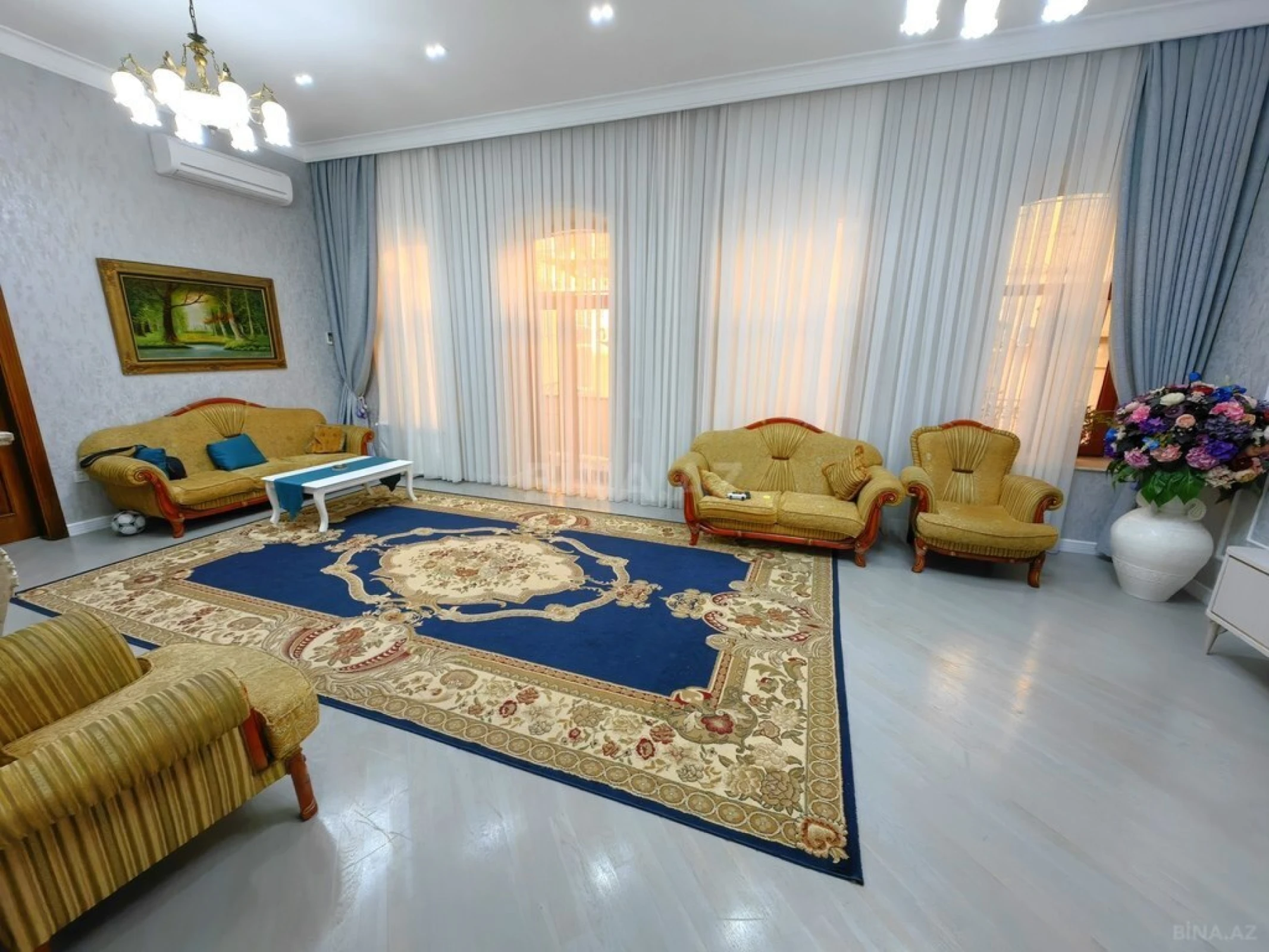 Satılır 4 otaqlı mənzil 185 m²