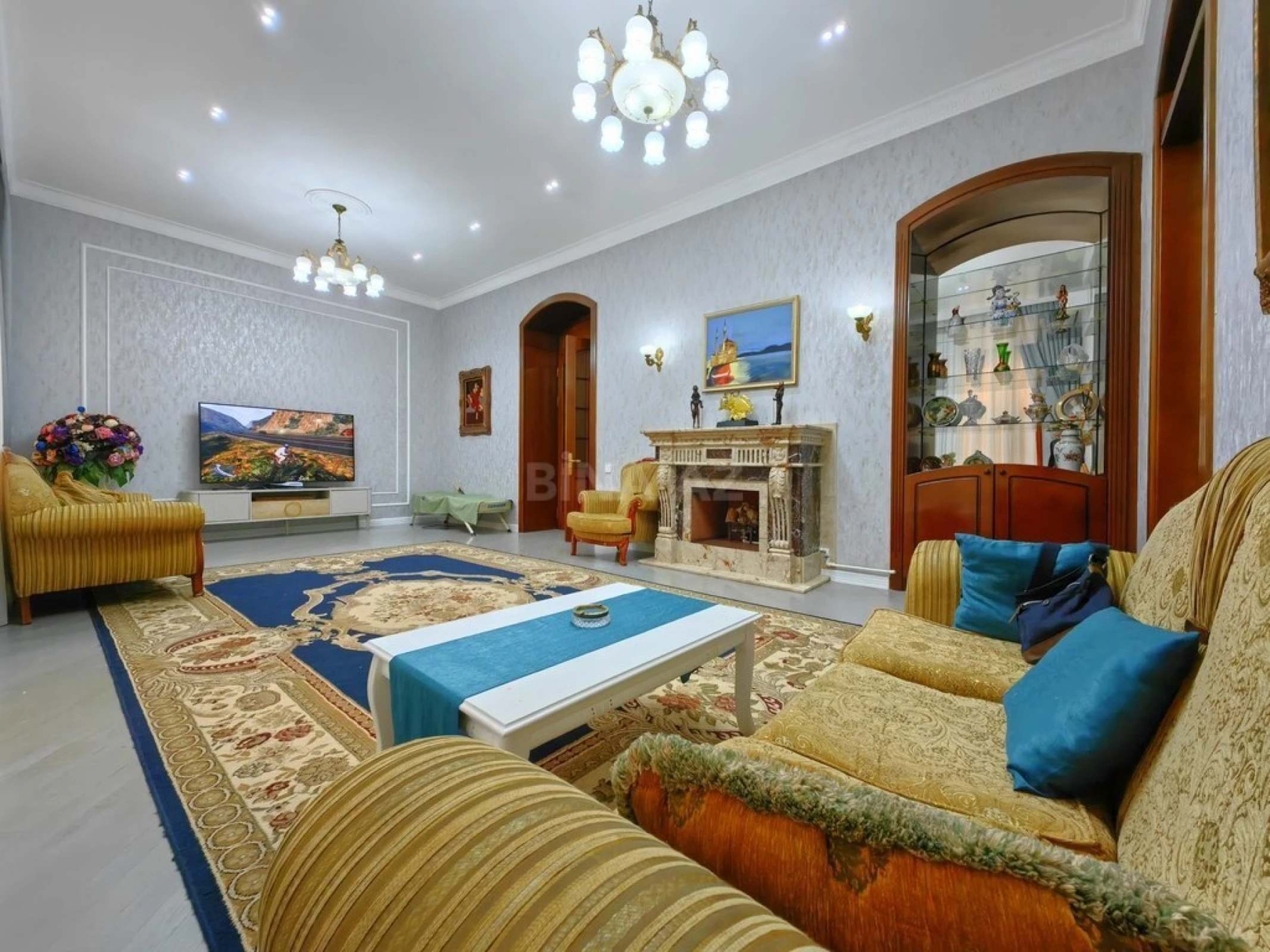 Satılır 4 otaqlı mənzil 185 m²