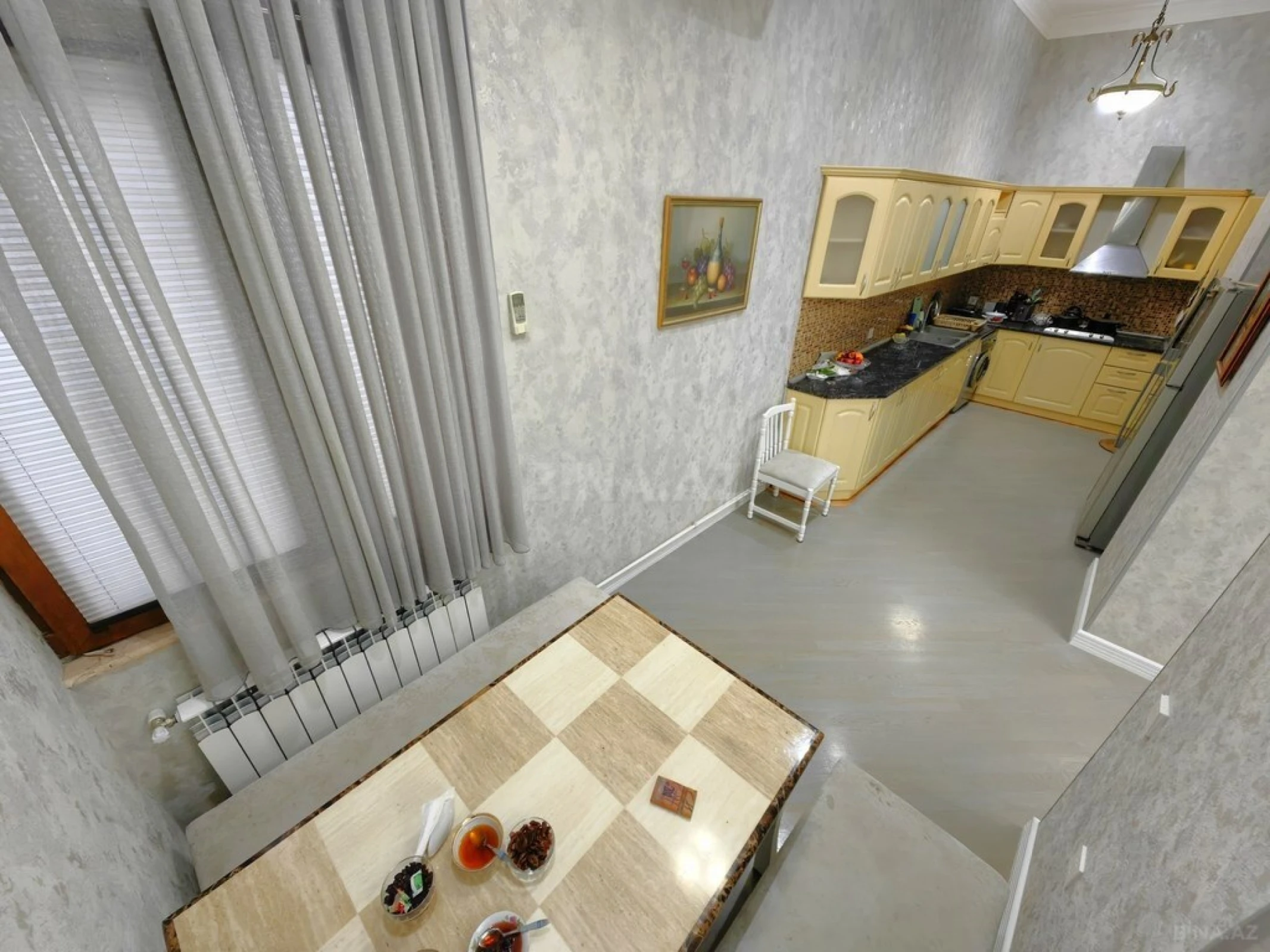 Satılır 4 otaqlı mənzil 185 m²