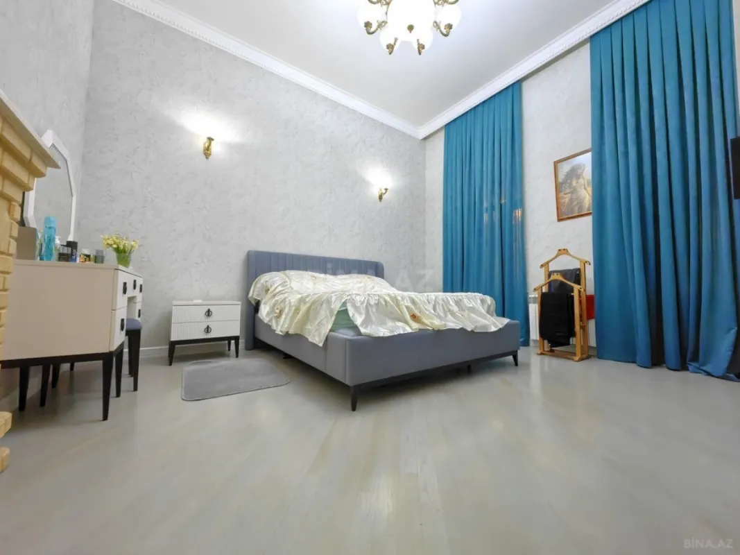 Satılır 4 otaqlı mənzil 185 m²